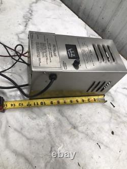 Chargeur convertisseur de batterie marine lourd Newmar New Mar HDM 30 Utoma IC