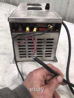 Chargeur convertisseur de batterie marine lourd Newmar New Mar HDM 30 Utoma IC