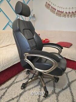 Siège de voiture en cuir noir d'occasion (AUDI A6) converti en chaise de bureau pivotante inclinable