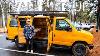 Van Tour Ancien Nettoyage De Tapis Van Obtient Converti En Un Superbe Camping-car